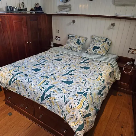 Peniche Saul Nomad Bateau-hôtel *
