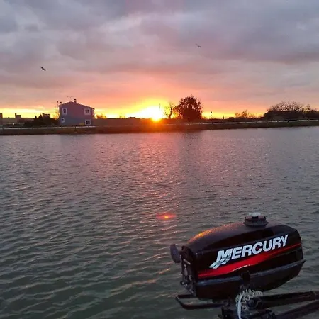 Peniche Saul Nomad Båthotell Aigues-Mortes