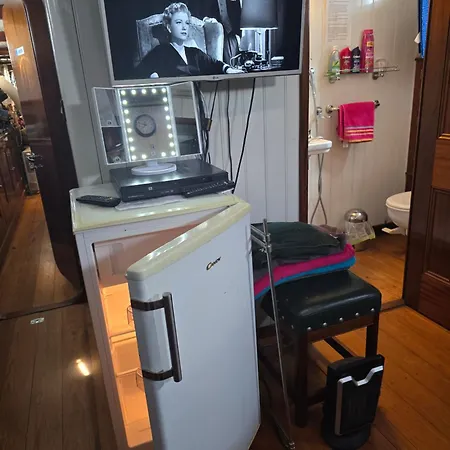 Peniche Saul Nomad Bådhotel Aigues-Mortes