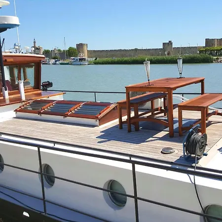Botel Peniche Saul Nomad