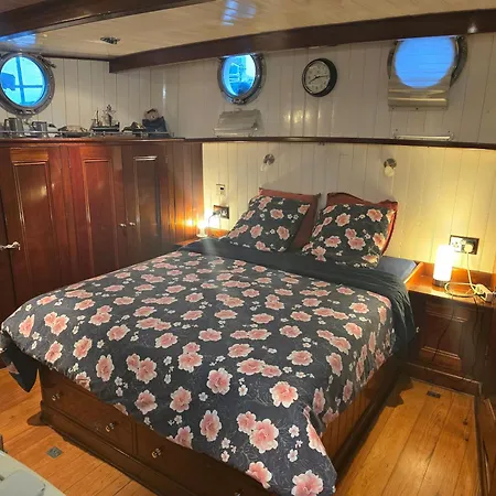 Peniche Saul Nomad Båthotell Aigues-Mortes