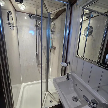Peniche Saul Nomad Bateau-hôtel *