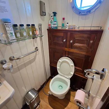 Båthotell Peniche Saul Nomad